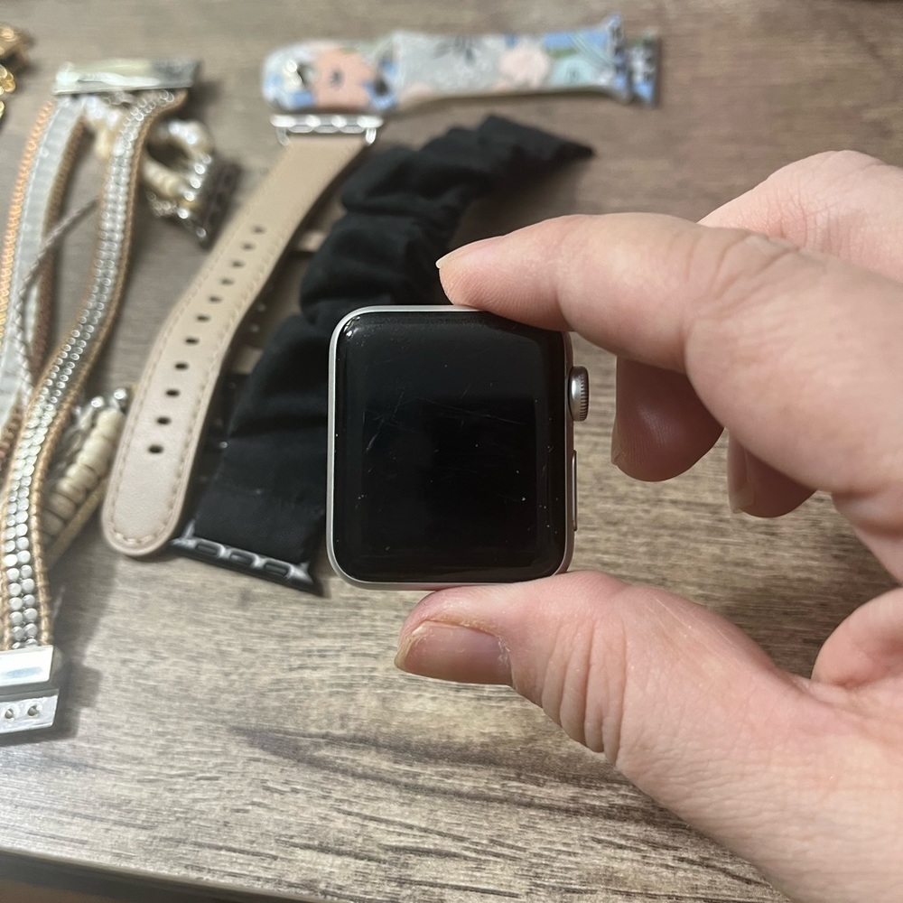 Apple Watch Series 3 Silver comes with watch bands and face covers